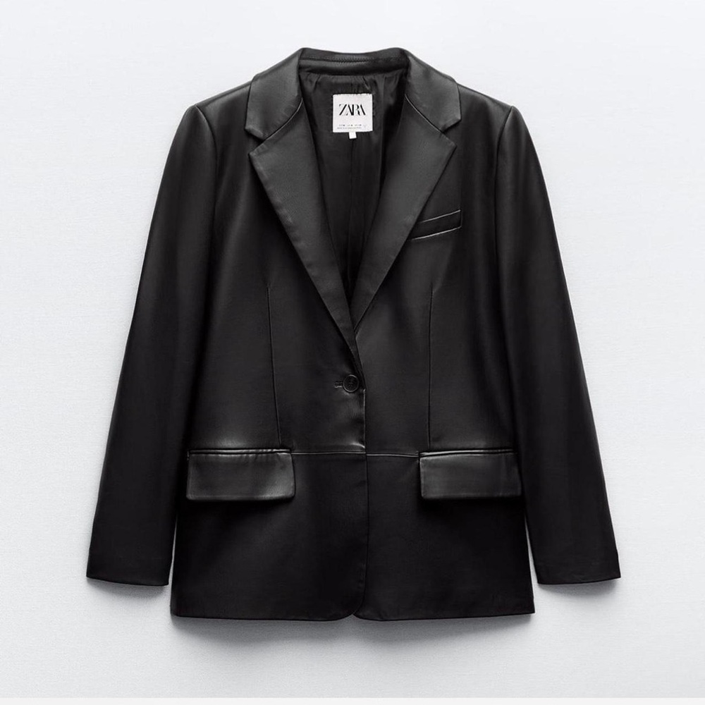 Zara Black Blazer with Notched Lapel and Structured Shoulders